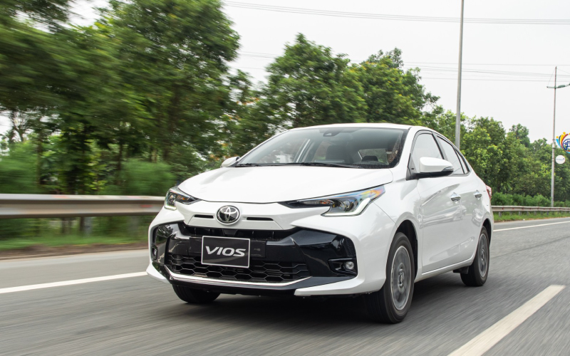 Xe 5 chỗ